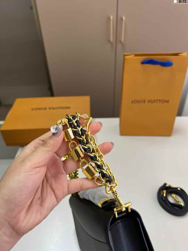 Wallet Chain Capucines