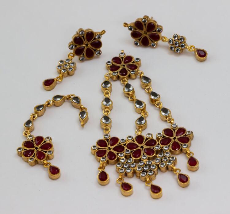 Kundan Jhoomar Tikka Design with Earrings